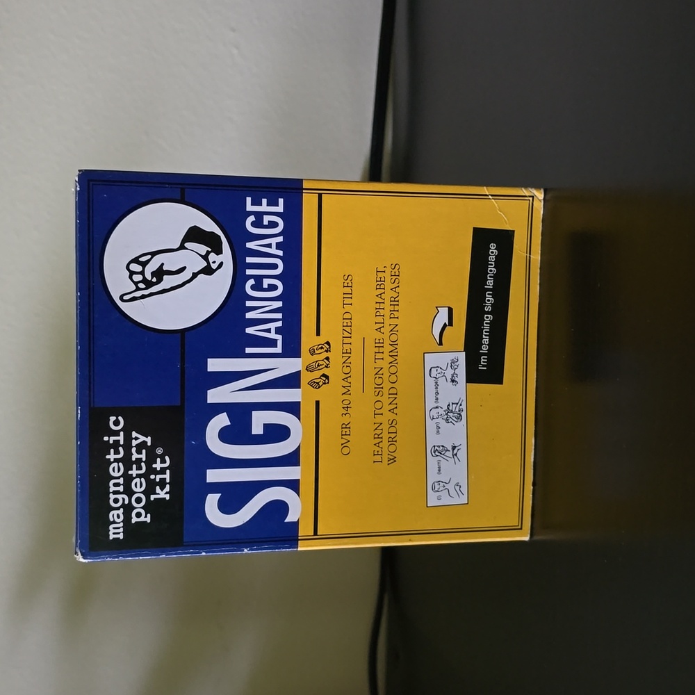 NWOT Sign language magnetic kit